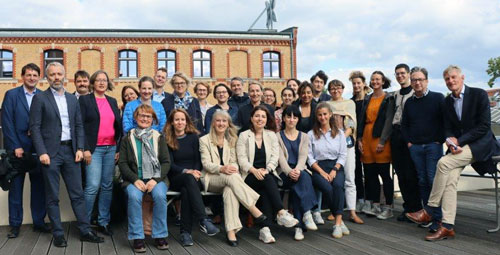 Gruppenbild des ESF Plus-Begleitausschusses und dem Projekt SoMS